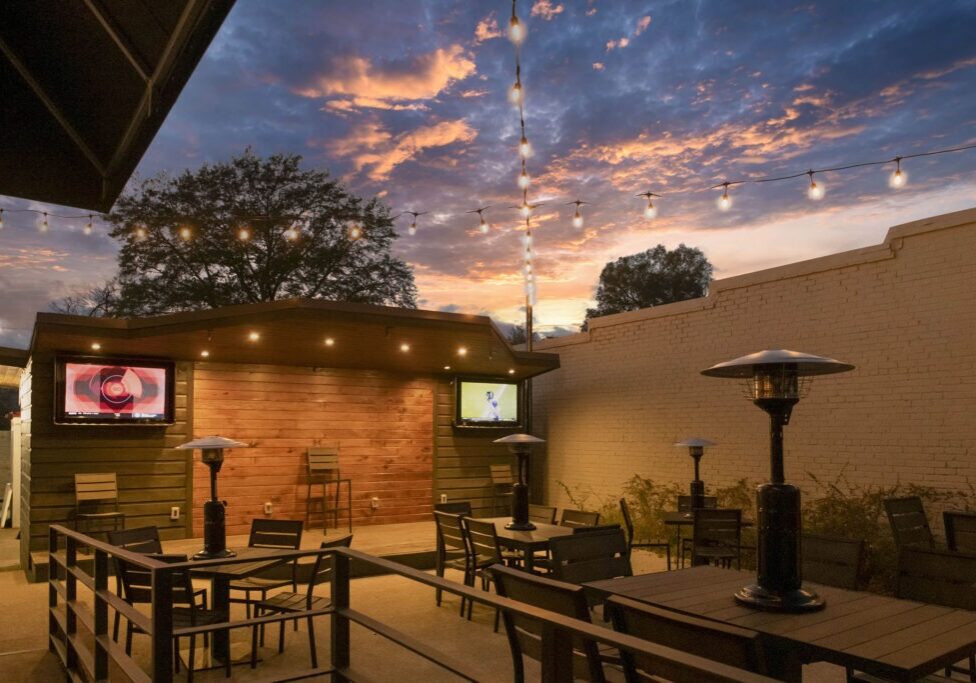 Simon's Outdoor Patio Dining and Drinks Bolivar, TN