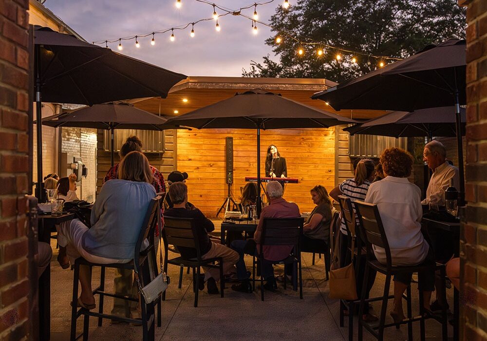 Simon's Live Music on the patio in Bolivar, TN